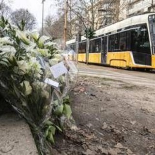 Tram deragliato a Milano, il conducente non risponde a pm: "Non è nelle condizioni fisiche"
