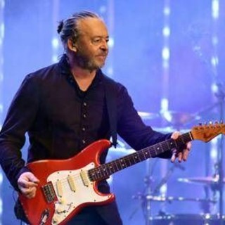 Papà a 64 anni, la rock star anni '80 dà il benvenuto al suo terzo figlio