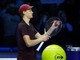 Atp Finals, Sinner serve troppo forte e... rompe la racchetta contro Shelton Atp Finals, Sinner serve troppo forte e... rompe la racchetta contro Shelton
