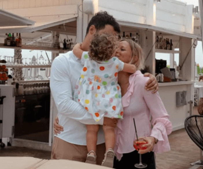 Pellegrini 'festeggia' la fine dell'estate: &quot;E come siamo sopravvissuti ai figli...&quot;