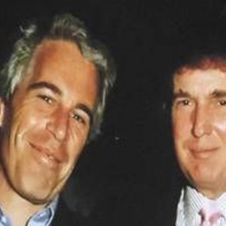 Usa, pubblicate le mail di Epstein: &quot;Trump ha trascorso ore a casa mia&quot; con una delle vittime