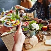 Vino, carne rossa e burro: i 'tre no' di Garattini a tavola