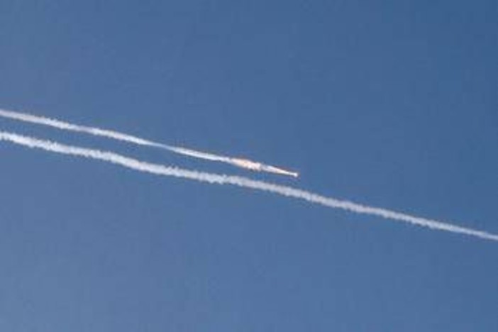 Israele-Iran, Trump: &quot;Tregua iniziata&quot;. Missili di Teheran nella notte, morti e feriti a Be'er Sheva