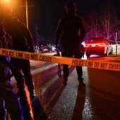 Minneapolis, nuove tensioni: agente spara e ferisce un immigrato durante controllo