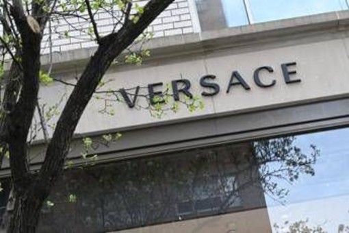 Dario Vitale lascia Versace a due giorni dall'acquisizione da parte del gruppo Prada Dario Vitale lascia Versace a due giorni dall'acquisizione da parte del gruppo Prada
