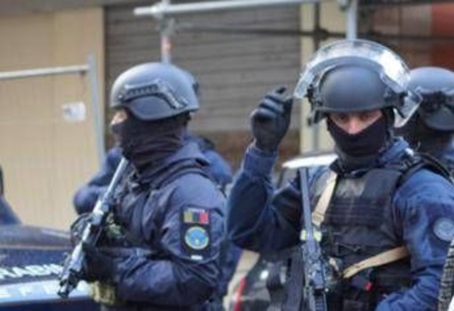 Sequestri di persona, torture e bombe sul litorale romano: quattro arresti a Ostia Sequestri di persona, torture e bombe sul litorale romano: quattro arresti a Ostia