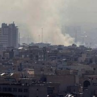 Usa e Israele attaccano l'Iran, Teheran lancia missili. Trump al popolo: "L'ora della vostra libertà è a portata di mano"