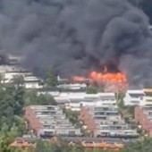 Norvegia, incendio fuori controllo: oltre 100 case distrutte