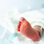 Va in ospedale con forti dolori e due ore dopo diventa mamma: la storia di Anna Wolfe, che non sapeva di essere incinta Va in ospedale con forti dolori e due ore dopo diventa mamma: la storia di Anna Wolfe, che non sapeva di essere incinta