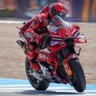 MotoGp Francia, Marc Marquez vince la sprint e torna in vetta al Mondiale. Cade Bagnaia