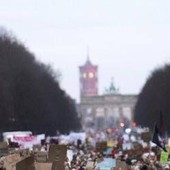 Proteste in Germania dopo voto per Afd in Sassonia‑Anhalt. L'allarme del Consiglio degli Ebrei: "Siamo inorriditi" Proteste in Germania dopo voto per Afd in Sassonia‑Anhalt. L'allarme del Consiglio degli Ebrei: "Siamo inorriditi"