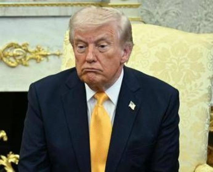 Iran, Trump senza freni: accuse agli alleati e 'giravolta' su Hormuz