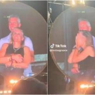 Usa, sospesi dal lavoro il Ceo e la collega 'pizzicati' dalla kiss cam al concerto dei Coldplay