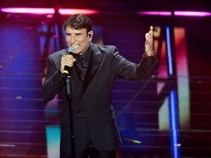 Sal Da Vinci conquista tutti, anche Mahmood e Del Piero cantano 'Per sempre sì' Sal Da Vinci conquista tutti, anche Mahmood e Del Piero cantano 'Per sempre sì'