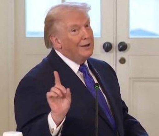 Minneapolis, Trump apre alla possibilità che Ice lasci città: "Riesaminiamo tutto"