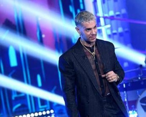 Emis Killa fa una donazione a una bimba malata ma è una truffa: &quot;State attenti&quot;