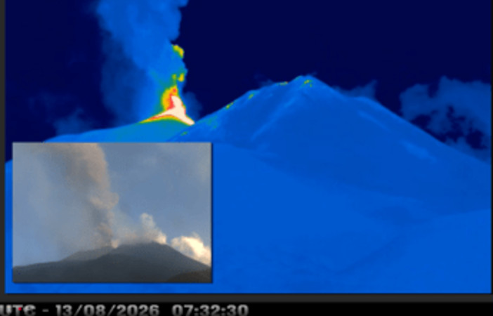 A Catania l'Etna continua a eruttare: aeroporto chiuso fino alle 2 di venerdì, gli aggiornamenti in tempo reale A Catania l'Etna continua a eruttare: aeroporto chiuso fino alle 2 di venerdì, gli aggiornamenti in tempo reale