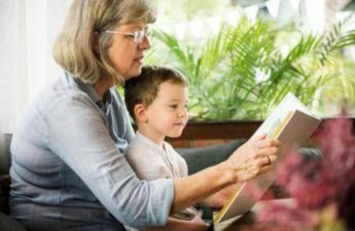 Festa dei Nonni oggi 2 ottobre: la storia, i numeri e il ruolo nelle famiglie italiane Festa dei Nonni oggi 2 ottobre: la storia, i numeri e il ruolo nelle famiglie italiane