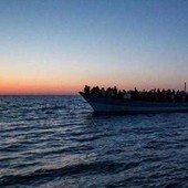 Migranti, Berlino: "Ci aspettiamo che i trasferimenti continuino". Tajani: "Trovare un equilibrio sulle Ong"