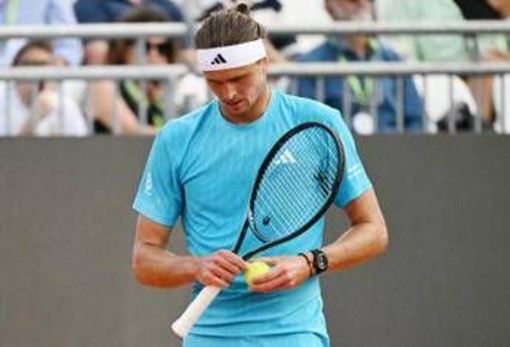 Internazionali, Zverev perde e se la prende con campo: "Peggiore della mia vita" Internazionali, Zverev perde e se la prende con campo: "Peggiore della mia vita"