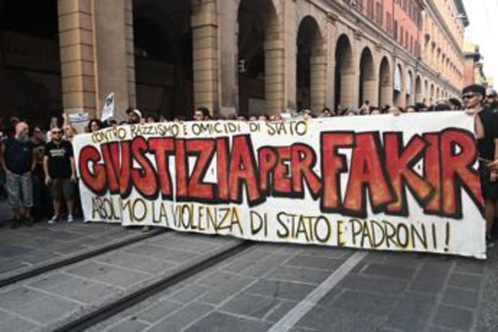 Fakir, conclusa l'autopsia. Il legale della famiglia: "Ipotesi asfissia da compressione"