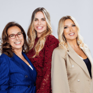 Grande Fratello Vip, oggi l'Open House solo per quattro concorrenti. Cesara Buonamici: "Pronta a divertirmi"