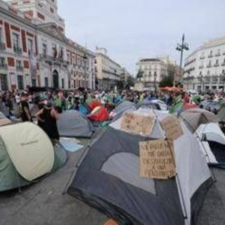 Emergenza abitativa in Spagna, governo annuncia sospensione sfratti per vulnerabili fino al 2030