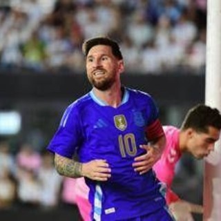 Messi, anche per un fuoriclasse esistono le 'regole': "In casa non si gioca a pallone, ha deciso mia moglie" Messi, anche per un fuoriclasse esistono le 'regole': "In casa non si gioca a pallone, ha deciso mia moglie"