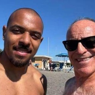 Relax vista gol: Malen in spiaggia a Ostia e poi a Trigoria per l'allenamento