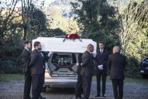 Femminicidio Pamela Genini, il parroco: "Era un raggio di sole, sfigurata da egoismo e prepotenza" Femminicidio Pamela Genini, il parroco: "Era un raggio di sole, sfigurata da egoismo e prepotenza"