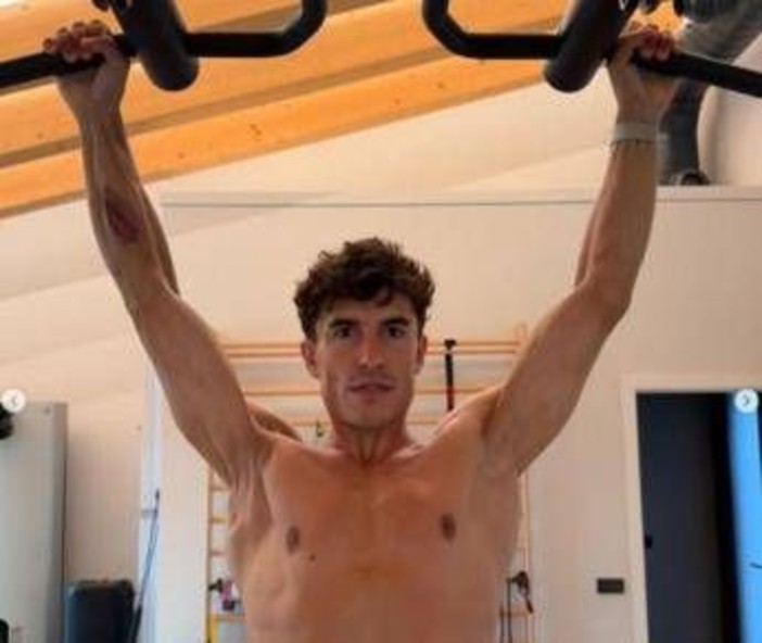 Marquez e la foto choc: il pilota mostra la spalla 'deformata' Marquez e la foto choc: il pilota mostra la spalla 'deformata'