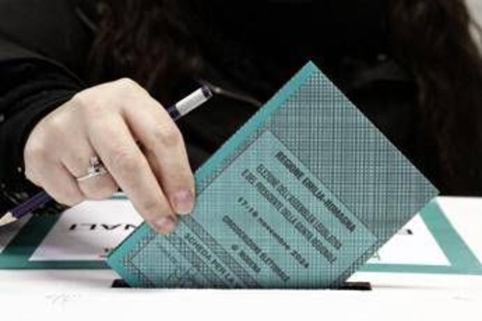 Terzo mandato, Consulta: &quot;Legge Regione Campania è incostituzionale&quot;