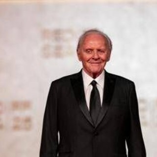 Anthony Hopkins, 50 anni di sobrietà. Il messaggio per chi lotta: "Scegliete la vita"