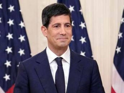 Fed rialza i tassi dello 0,25%. Warsh: "L'economia cresce ma l'inflazione è troppo alta" Fed rialza i tassi dello 0,25%. Warsh: "L'economia cresce ma l'inflazione è troppo alta"