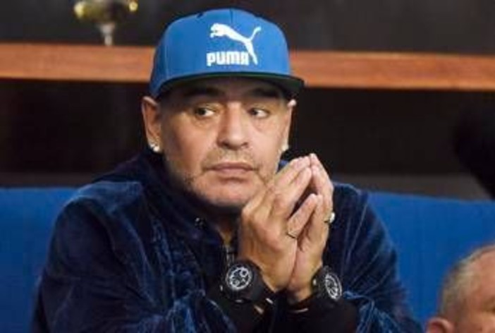 Maradona, i medici ignorarono i 'segnali d'allarme' prima della morte: l'accusa di un testimone in tribunale