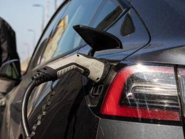 L'estate 2026 con l'auto elettrica, il racconto tra caldo record e bollini neri L'estate 2026 con l'auto elettrica, il racconto tra caldo record e bollini neri