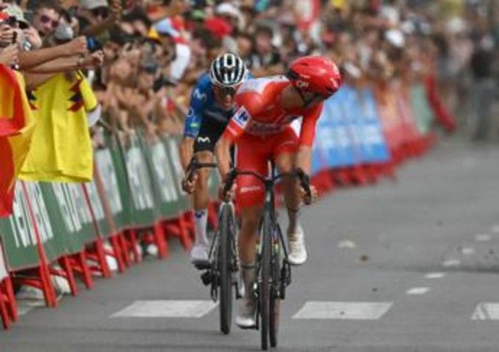 Clamoroso alla Vuelta, Pogacar cade e si ritira