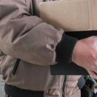 Manovra, Urso: "Tassa su piccoli pacchi? E' per la consegna di quelli che arrivano dalla Cina" Manovra, Urso: "Tassa su piccoli pacchi? E' per la consegna di quelli che arrivano dalla Cina"