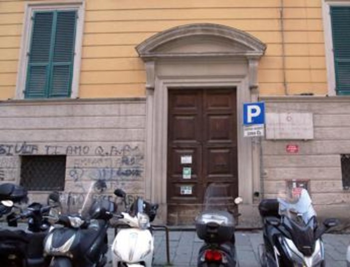 Scuola, i sindacati: "Oltre 200mila supplenti, manca più della metà dei prof di sostegno"
