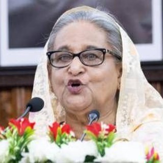 Bangladesh, ex premier Sheikh Hasina condannata a morte