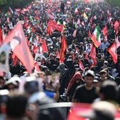 Iran, iniziata a Teheran processione per funerali di Khamenei Iran, iniziata a Teheran processione per funerali di Khamenei