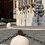 Sciame d'api a Montecitorio, transennato pilone all'ingresso