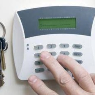 Natale e rischio furti in casa, le 5 mosse per partire sereni