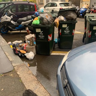 'Furbetti dei rifiuti' e zozzoni in azione tra via Lessolo e via Varallo