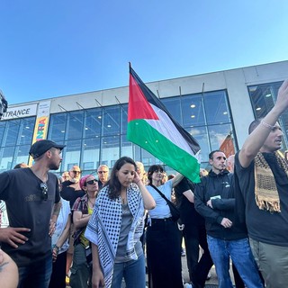 La protesta Pro Palestina entra (insieme a Zerocalcare) al Salone: &quot;Benini prenda posizione&quot;